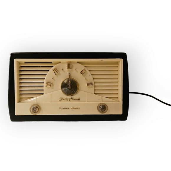 Vintage 1953 Northern Electric Baby Champ 5700 AM Radio - Picture 1 of 9